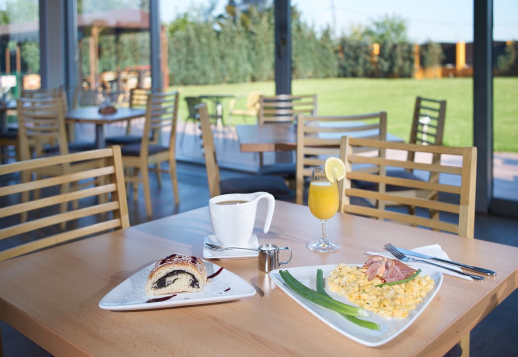 Gastro Hotel Aura Design & Garden Pool