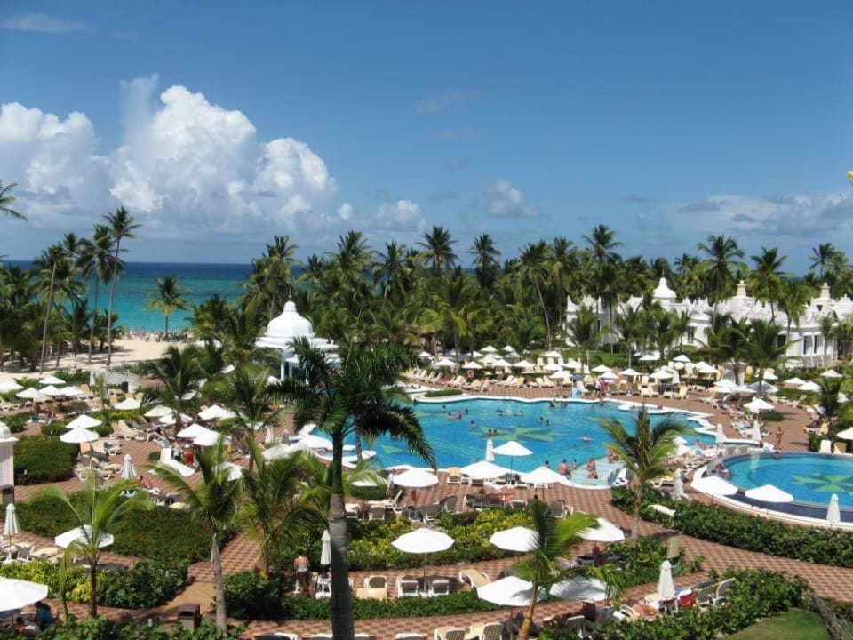 Blick zum Pool Hotel Riu Palace Punta Cana