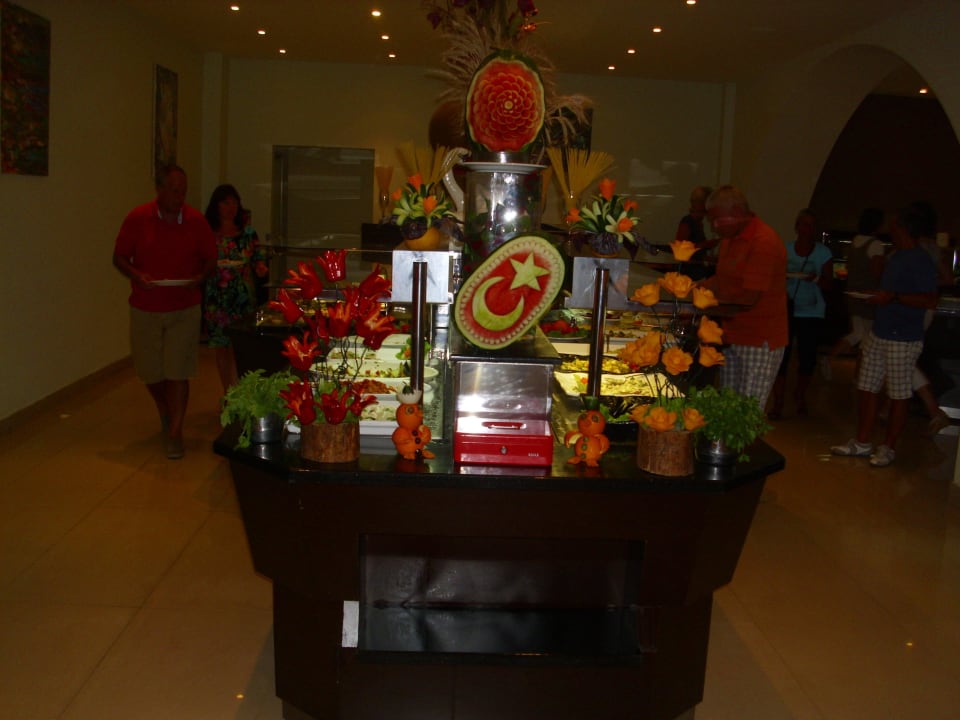 Schöne und leckere Sachen auf dem Büffet Turquoise Hotel