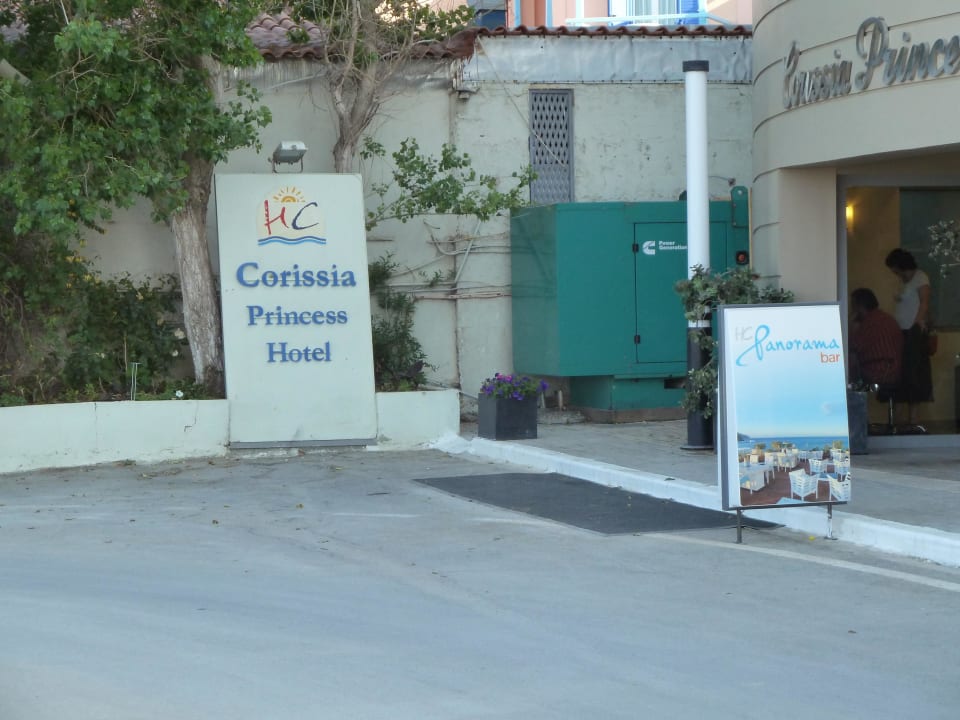 Hoteleingang Hotel Corissia Princess
