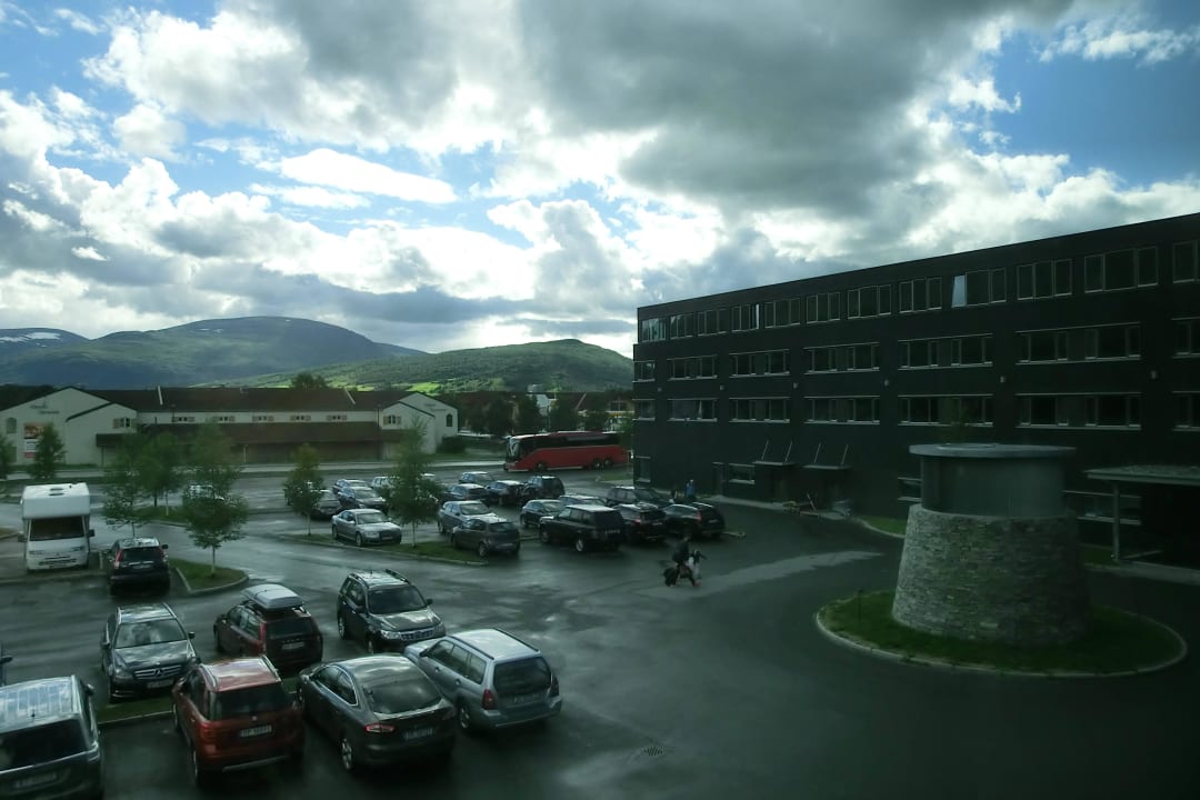 Blick auf den Parkplatz Skifer Hotel