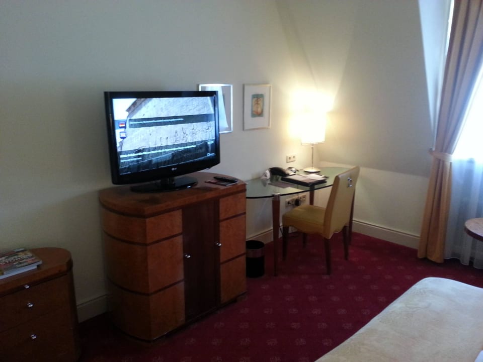 TV/Schreibtisch Hotel Fürstenhof Leipzig