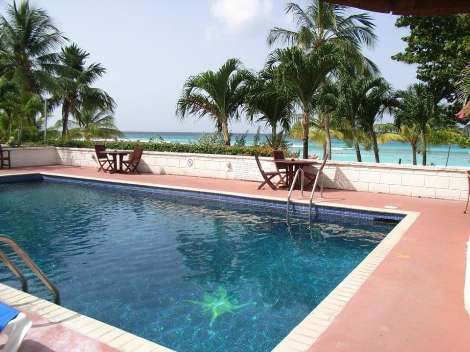 Pool Coconut Court Beach Hotel