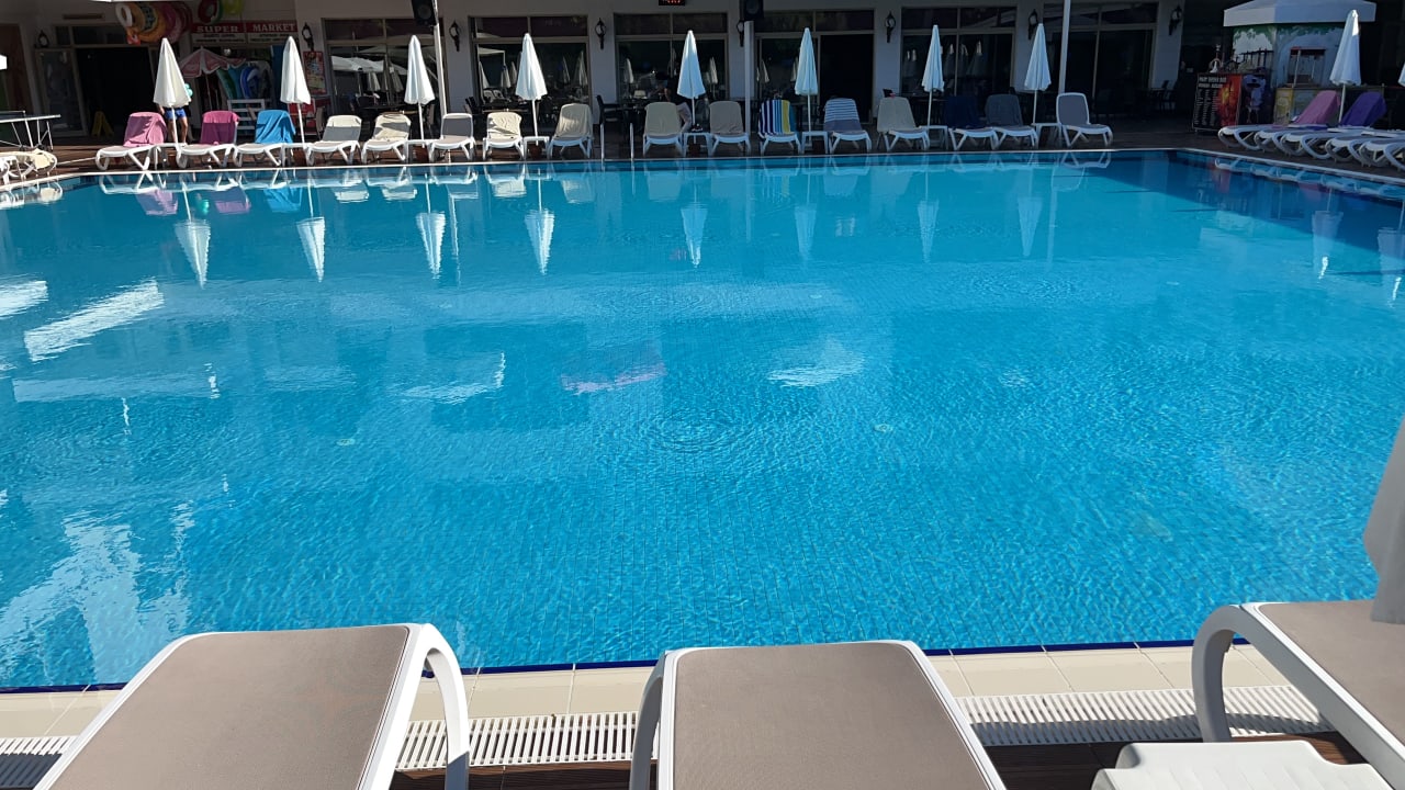 Pool Side Aquamarin Resort & Spa