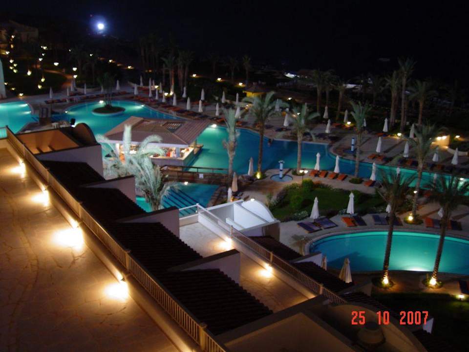Basen w nocy Siva Sharm