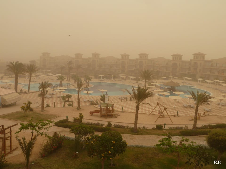 Sand in der Luft Pensée Royal Garden Beach Resort