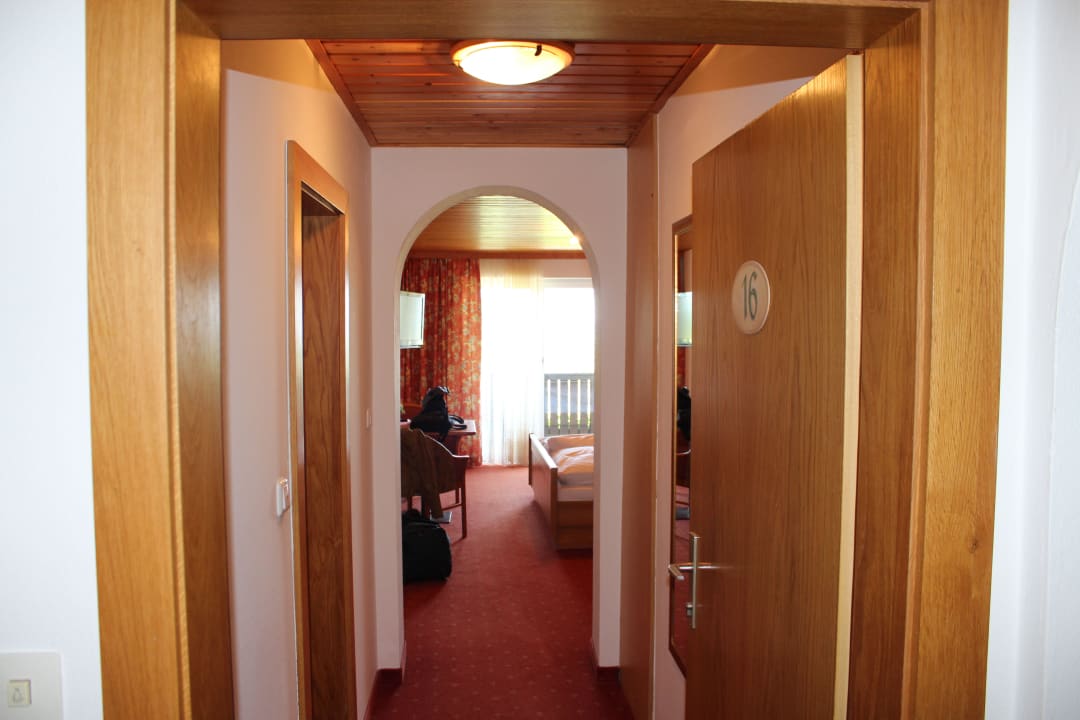 Zimmereingang Hotel Schneeweiß