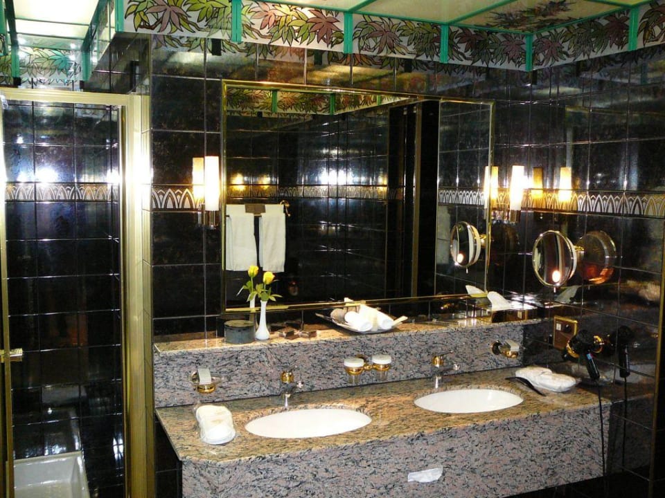 Schönes Marmorbad Hotel Lausanne Palace