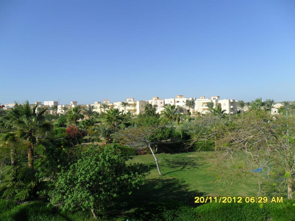 Campo di calcio sul retro dell'hotel Blue Reef Red Sea Resort