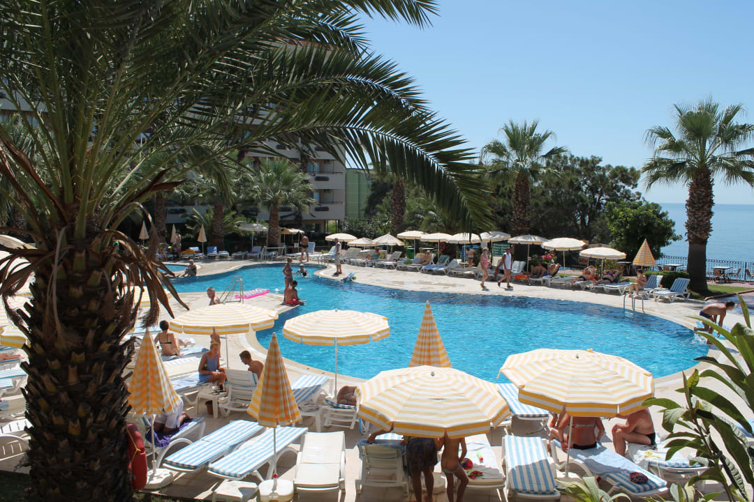 Большой бассейн Aska Bayview Resort