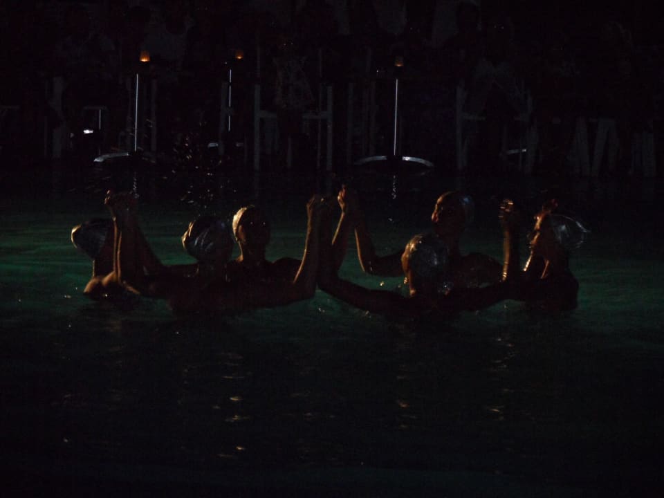 Waterballet Seaden Corolla Hotel