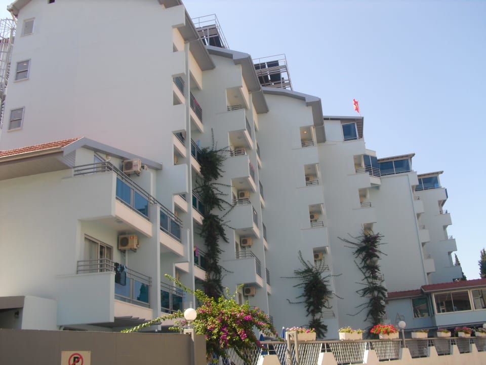 Das Hotel von der Seite Blue Diamond Alya