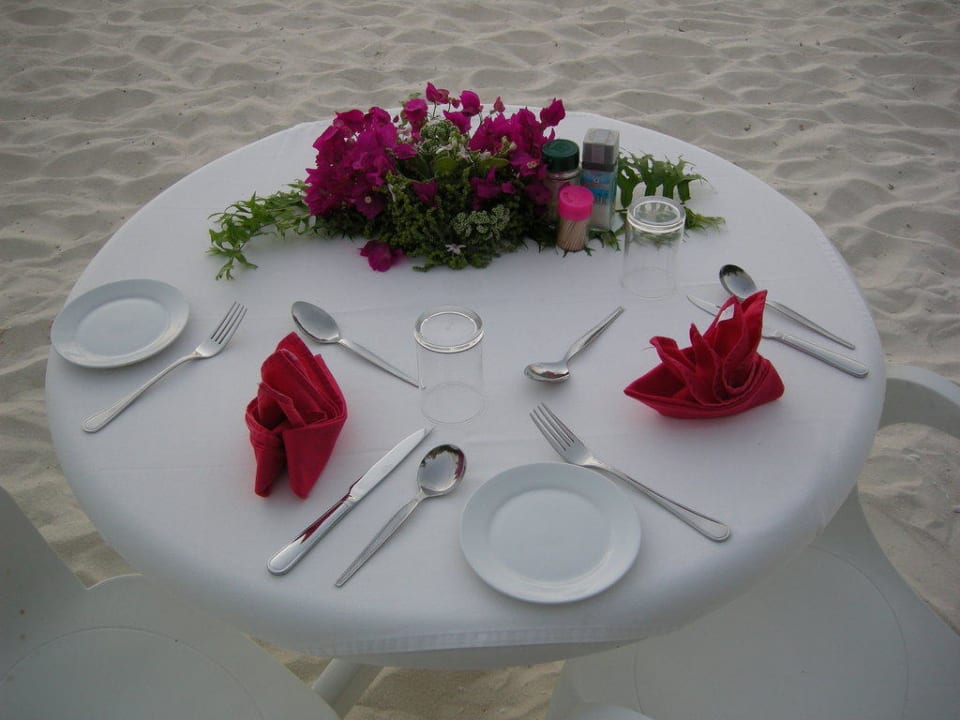 Dinner am Strand Summer Island Maldives