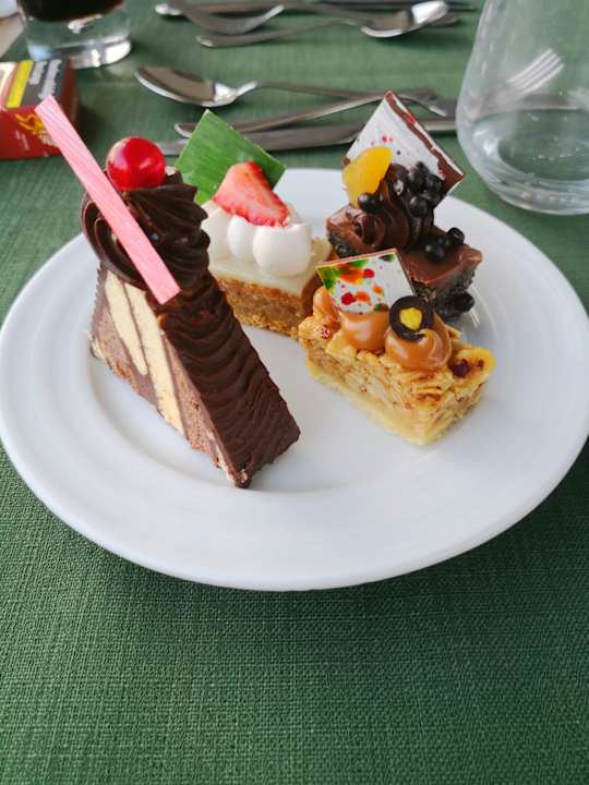 Gastro Acanthus Cennet Barut Collection