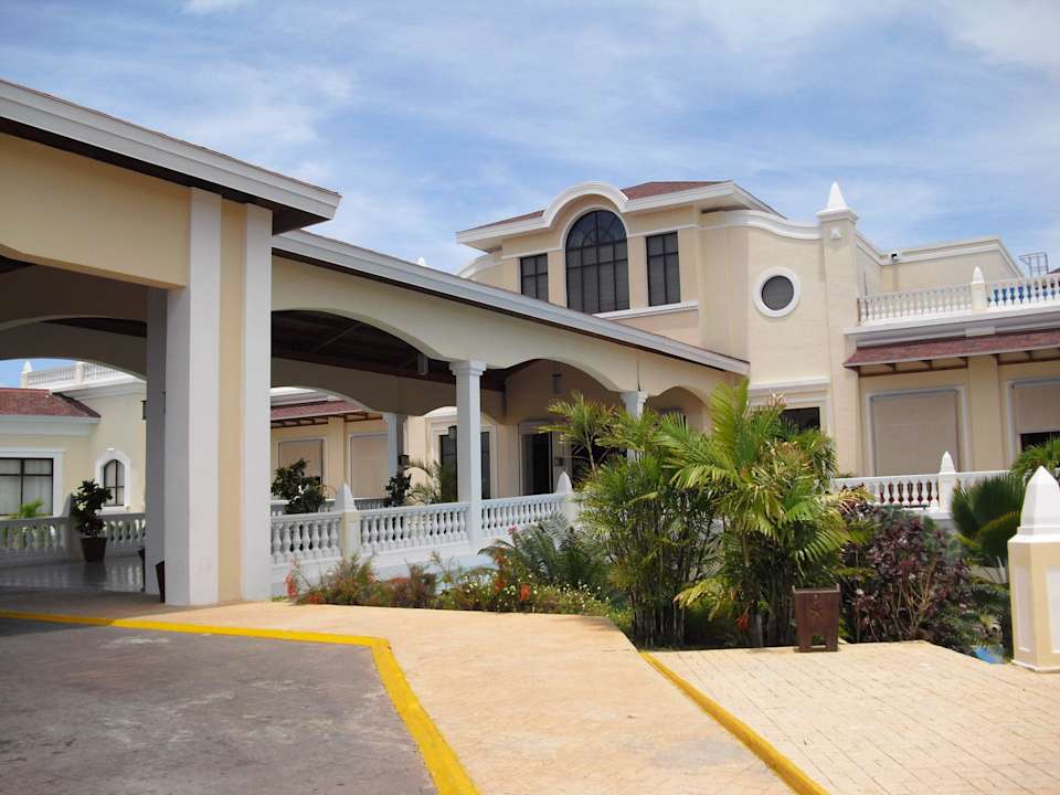 Zufahrt; von der Zufahrt aus  Iberostar Origin Laguna Azul