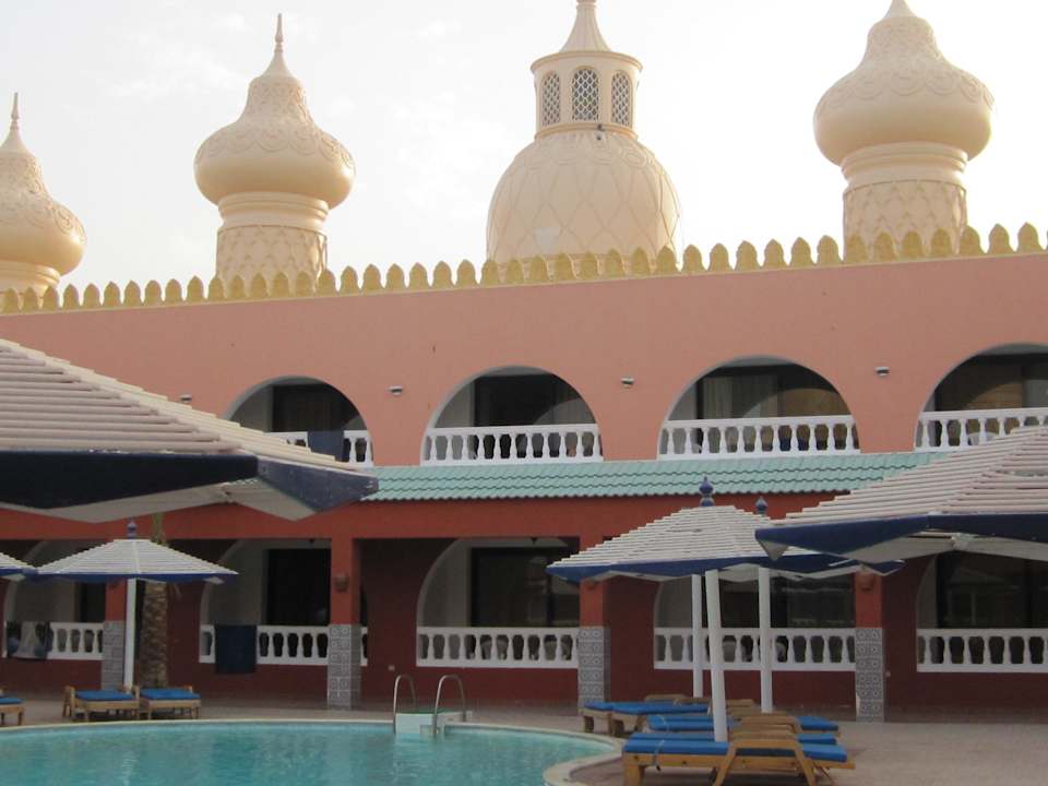 Der Pool vor unserem Balkon Pickalbatros Alf Leila Wa Leila Resort - Neverland Hurghada