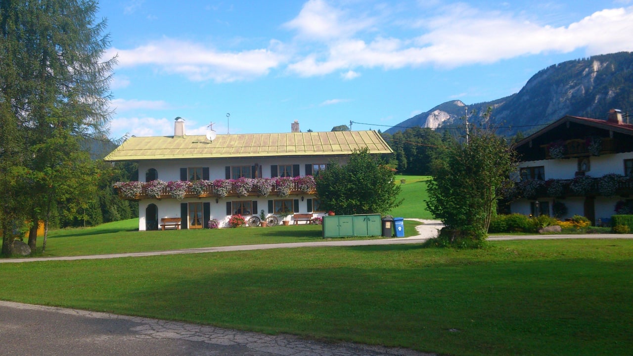 Haus mit den Ferienwohnungen Pension Loiplstüberl