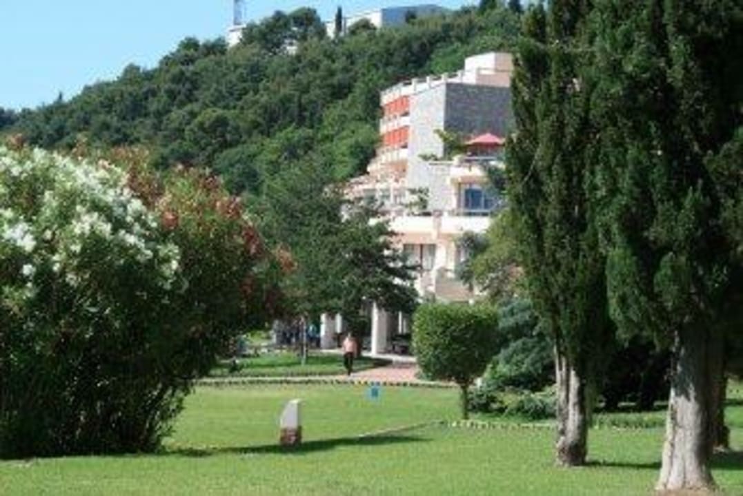 Blick auf Hotelteil Terrasse Iberostar Waves Bellevue