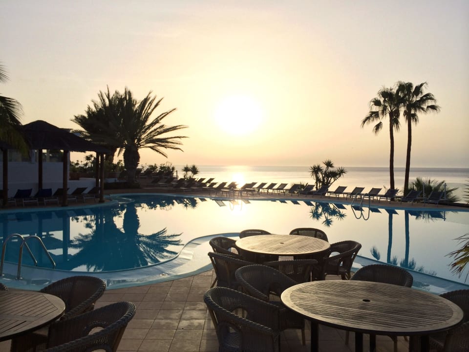 Pool im Wellnessbereich am frühen Morgen ROBINSON ESQUINZO PLAYA