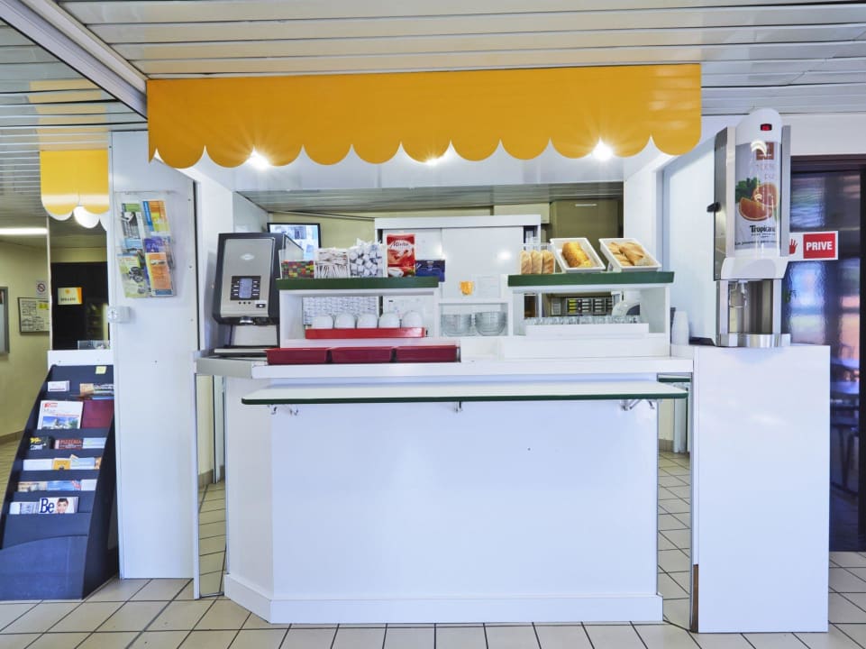 BUFFET PETIT DEJEUNER Hotel Première Classe Lyon Genay-Massieux