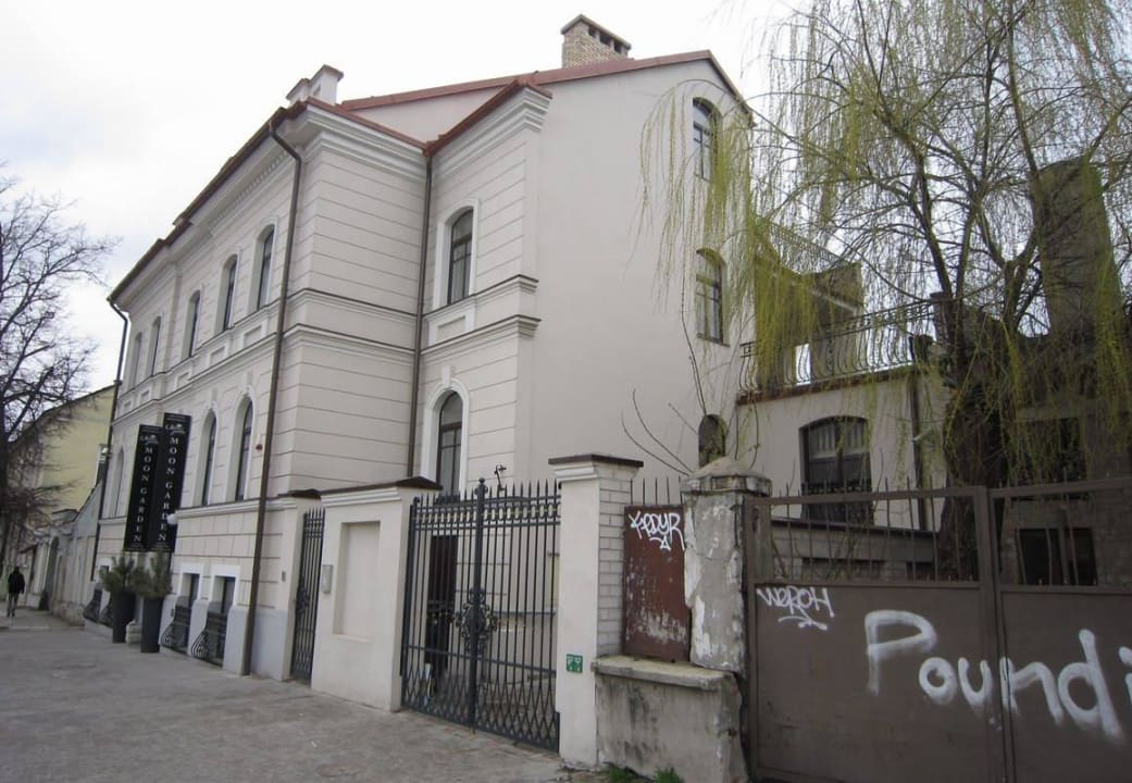 Street view Art Hotel Moon Garden