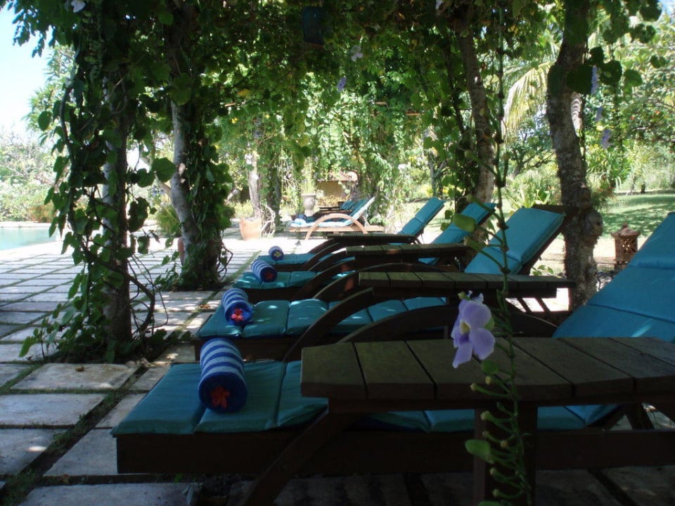 Laubengang mit Liegen Hotel Naya Gawana Resort & Spa
