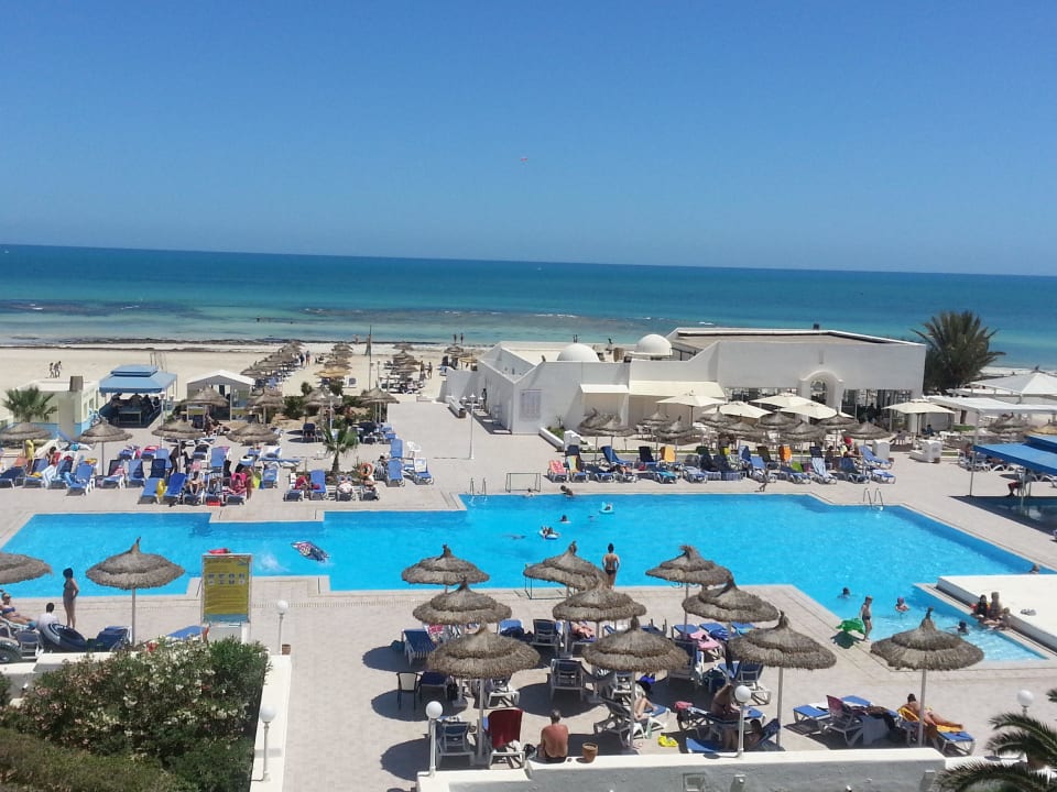 Blick vom Zimmer auf die Poolanlage Calimera Yati Beach