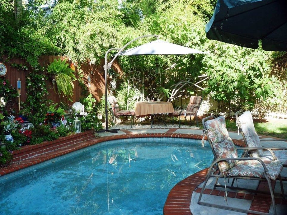 Essplatz am Pool Life Is Good B&B