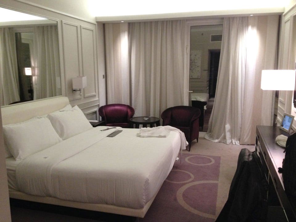 Geräumige Zimmer Le Meridien Mina Seyahi Beach Resort & Waterpark