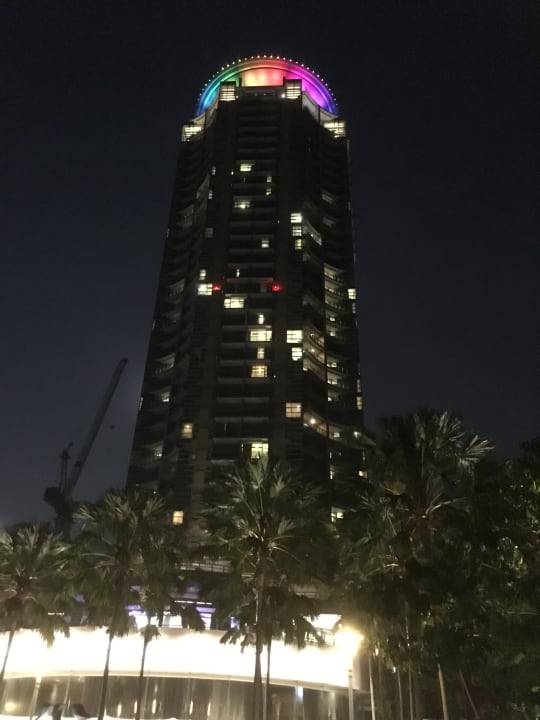 Hotel bei Nacht Chatrium Hotel Riverside Bangkok