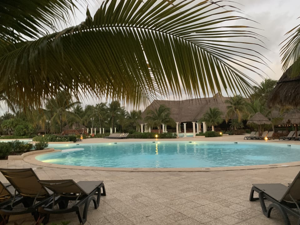 Pool Grand Palladium Kantenah Resort & Spa