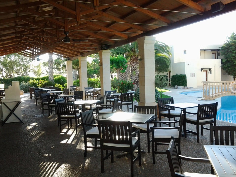 Mittagessen am Riverpool Phãea Cretan Malia