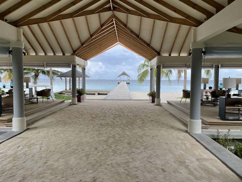 Lobby NH Collection Maldives Havodda Resort