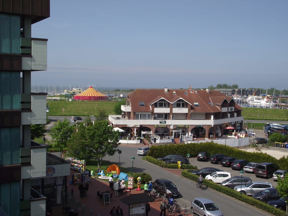 Blick zum Hafen Aquantis Bensersiel