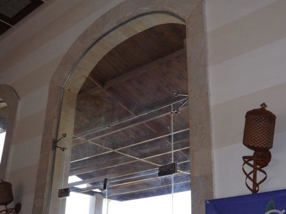 Dreckige Schreiben in der Lobby Lotus Bay Beach Resort