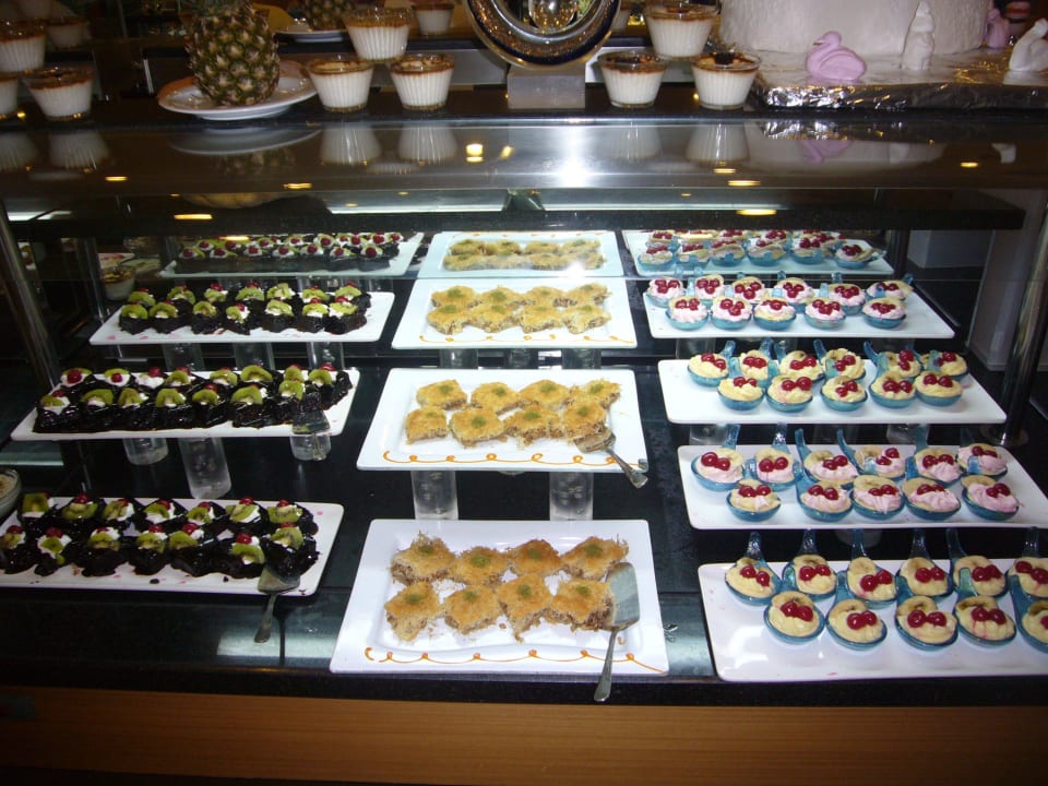 Jeden Tag noch leckerere Leckerchen  Narcia Resort Side
