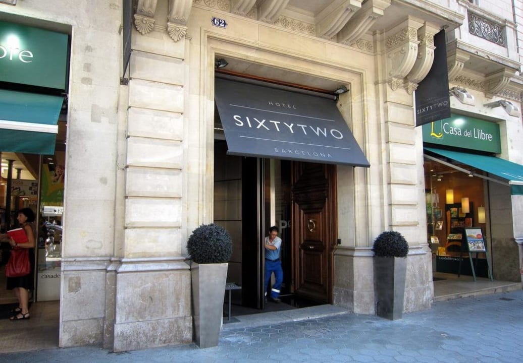 Entrance Sixtytwo Hotel