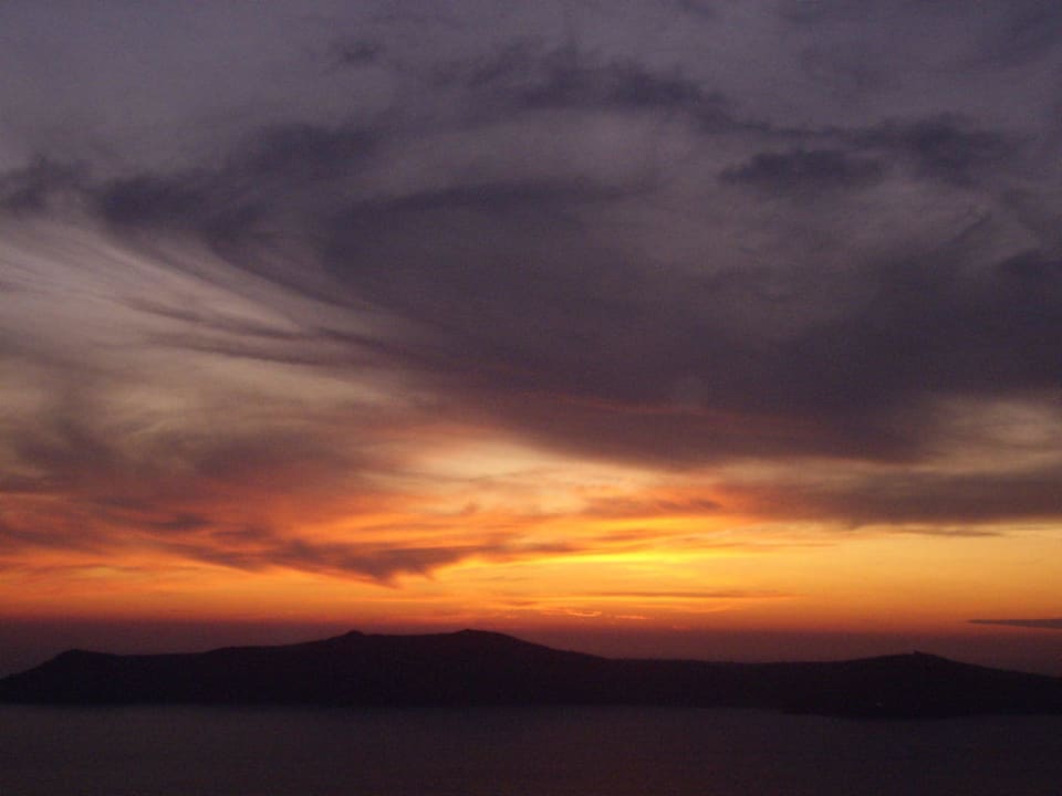 Abendhimmel über Thirassia Hotel Cliff Side Suites