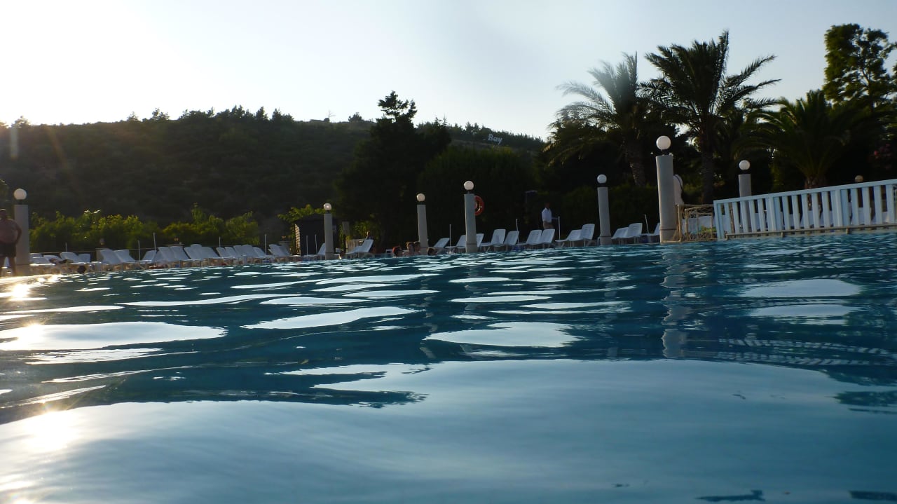 Basen wieczorkiem Tusan Beach Resort