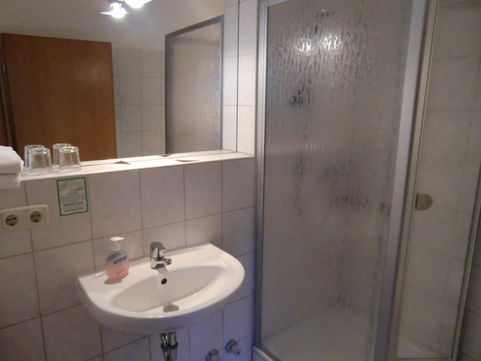 Bad - Dusche Bruckmayers Gästehaus