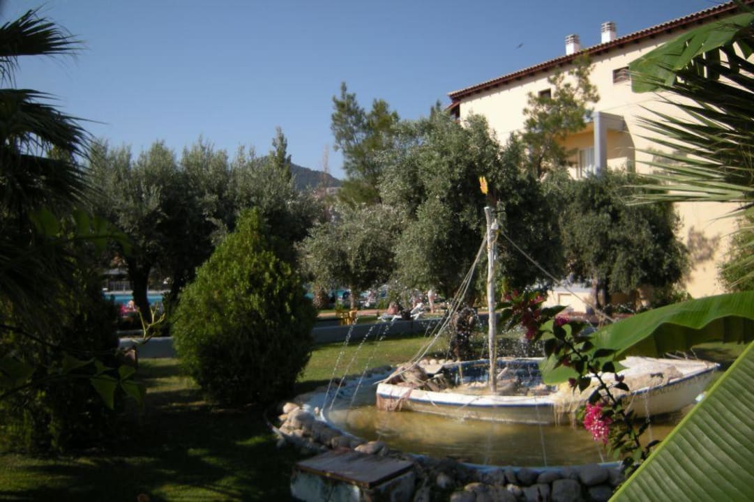 Blick zum Hauptgebäude Hotel Golden Odyssey