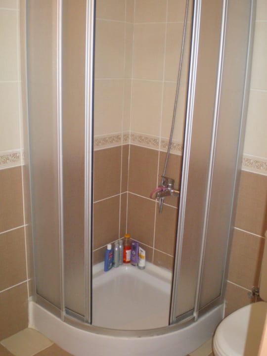 Душ в номере Hotel Club Tess