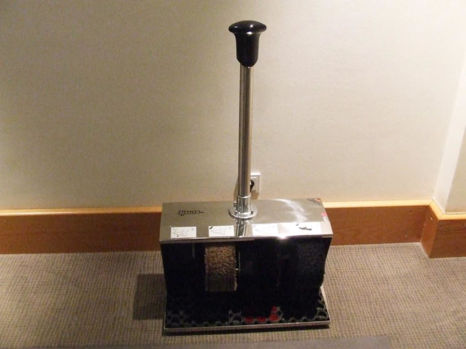 Schuhputzmaschine Novotel Hamburg City Alster