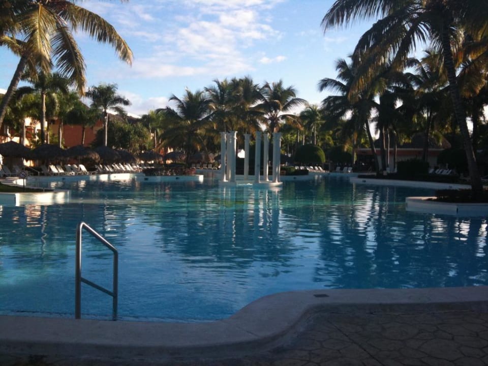 Riesige Poollandschaft Iberostar Waves Costa Dorada