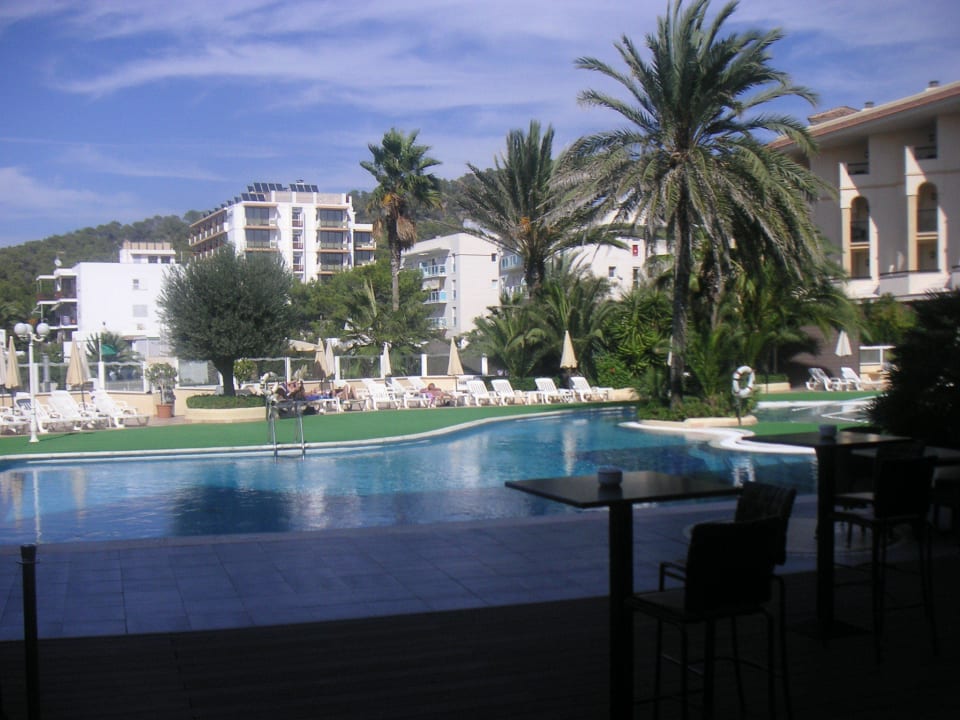 Rückzug der Hotelgäste auf die andere Poolseite Hotel-Apartamentos Blau Parc