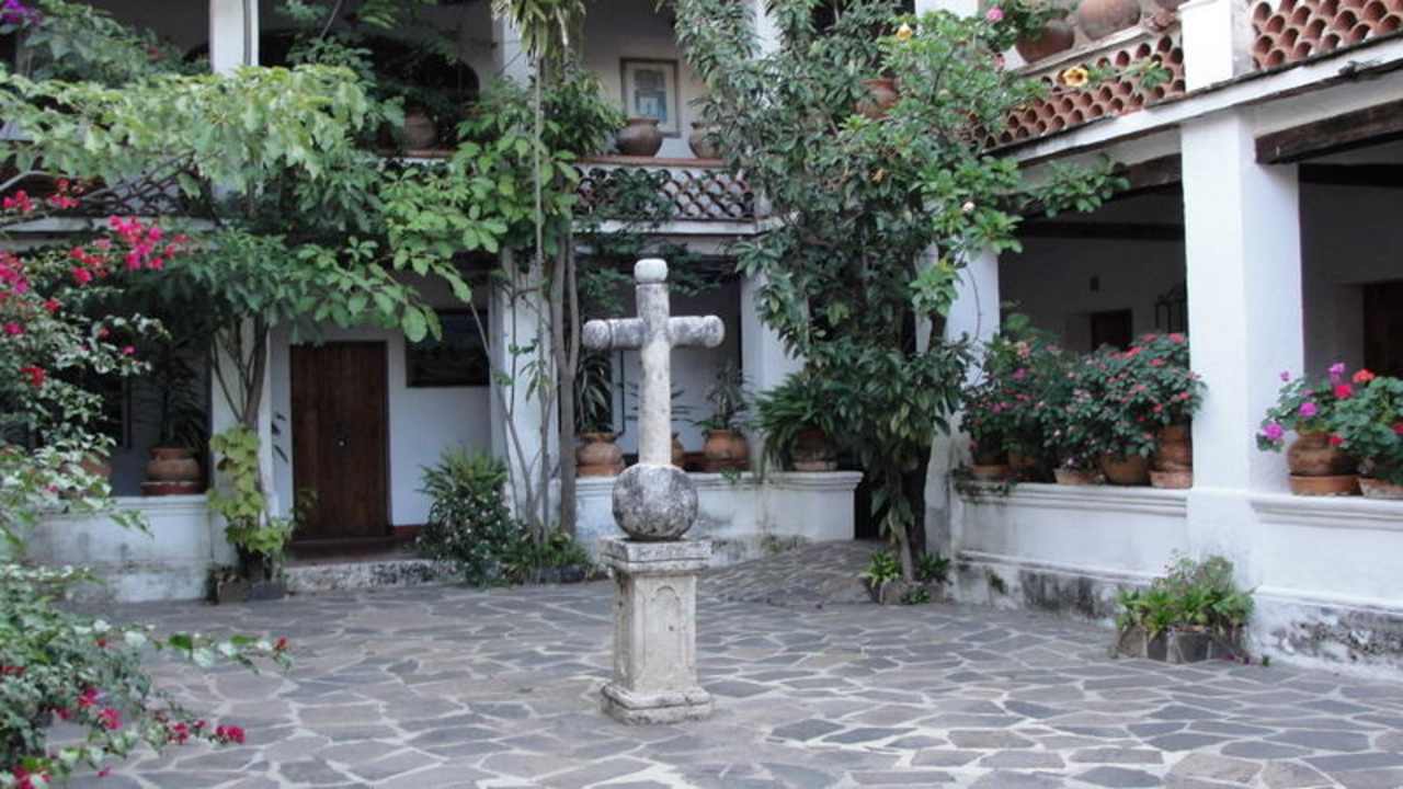Patio. Hotel Posada de la Mision