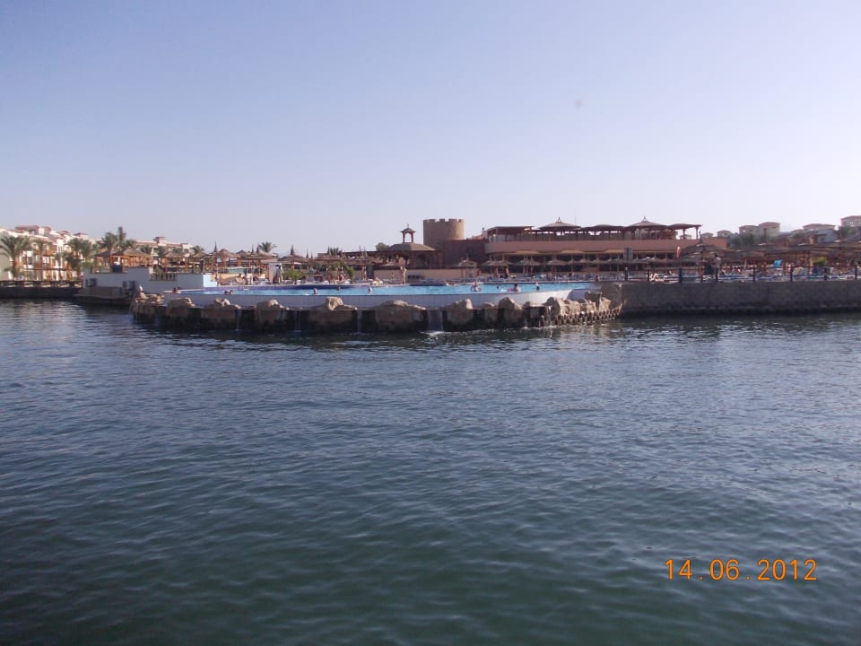 Salzwasserlagune mit Pool im Hintergrund Pickalbatros Dana Beach Resort - Hurghada
