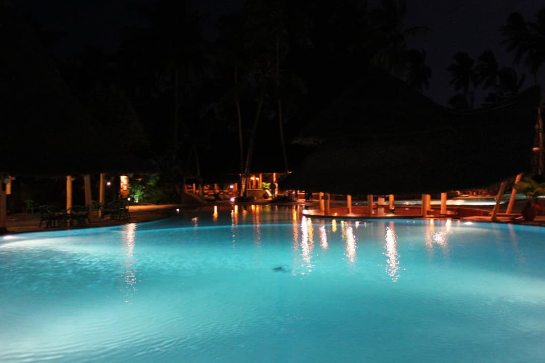 Bei Nacht Neptune Paradise Beach Resort & Spa