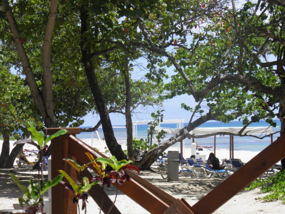 Blick von Strandbar zum Strand Marien Puerto Plata