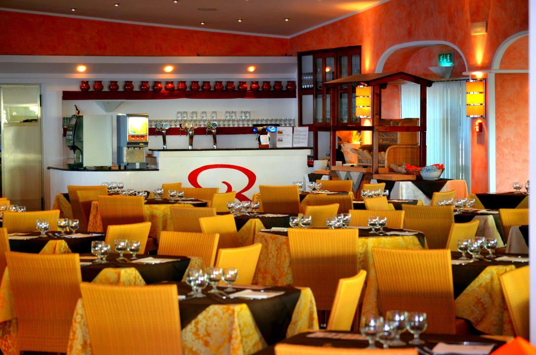 Restaurant für den Abend eingedeckt Aldiana Club Rocca Nettuno Calabria